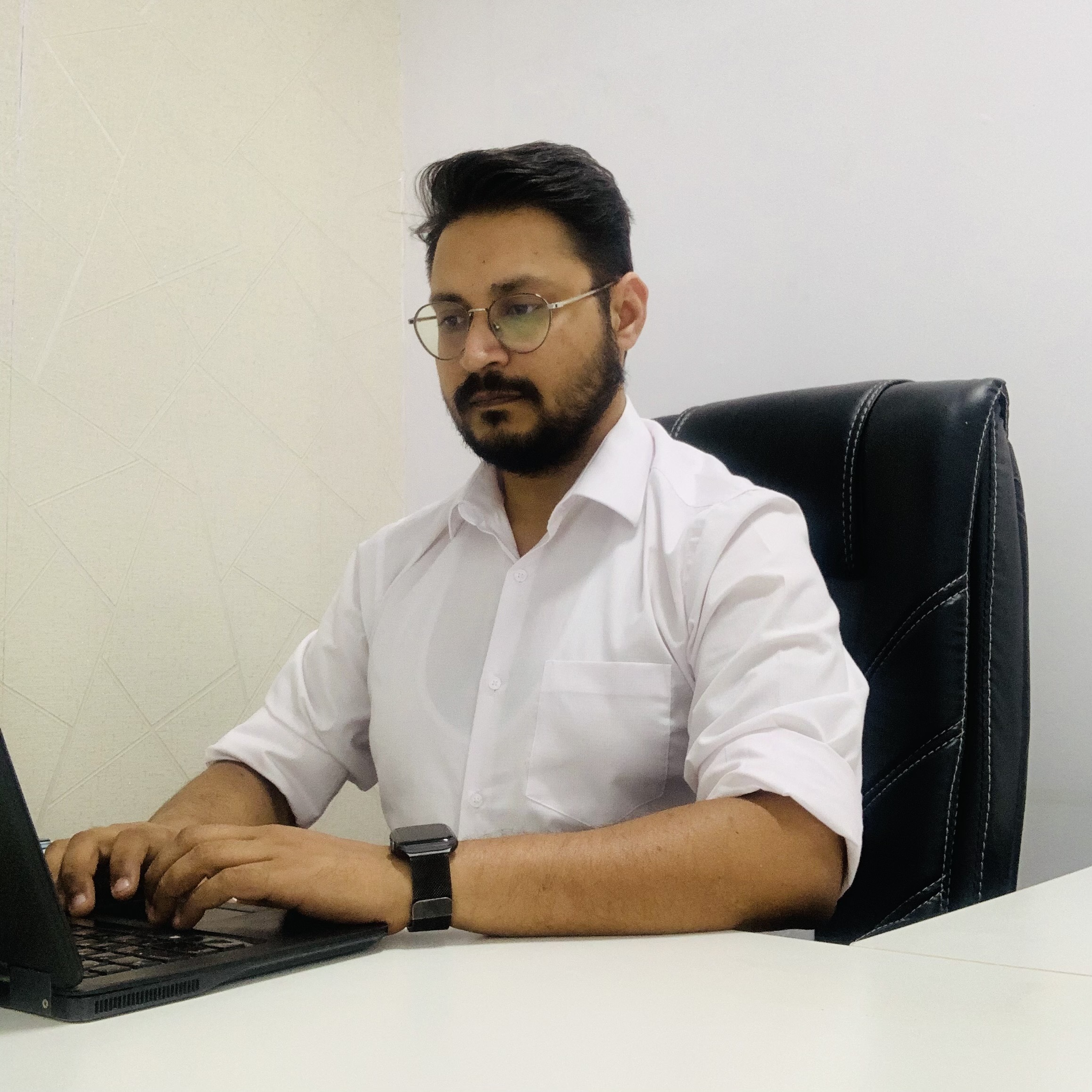 Saksham Agarwal, Principal Advisor at 'Consult Saksham'
